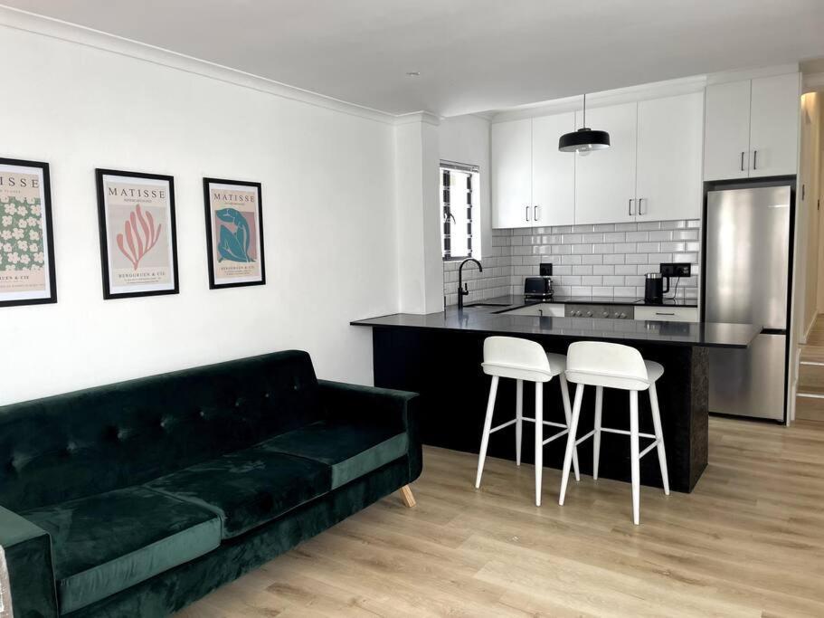 Ferienhaus Centrally Located Modern 2-bedroom & Parking Kapstadt