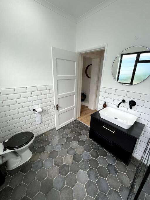 Centrally Located Modern 2-bedroom & Parking Kapstadt